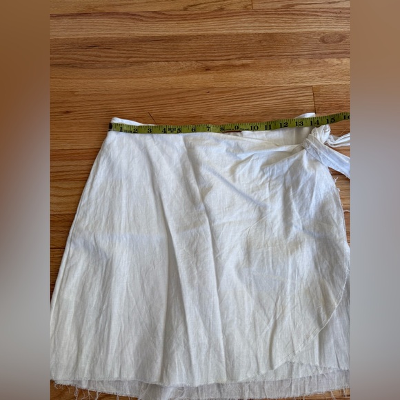 Show Me Your MuMu Iva Wrap Skirt in White Linen Blend L - Picture 5 of 10